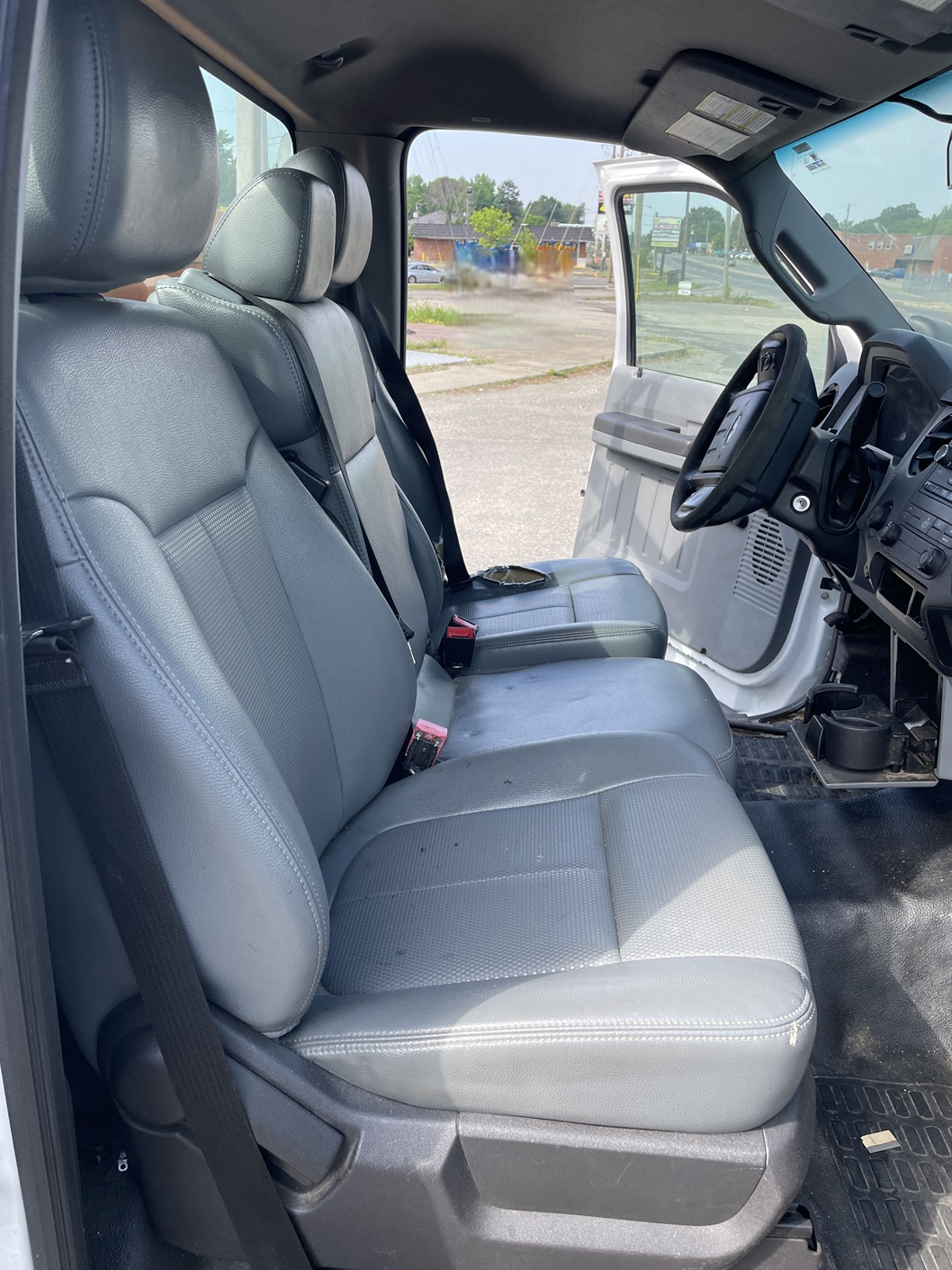 2013 FORD F250 Super Duty Glass Truck - Image 12